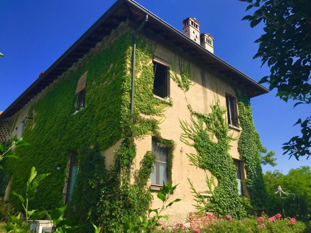 Castello Di Cernusco Lombardone Panzió Kültér fotó