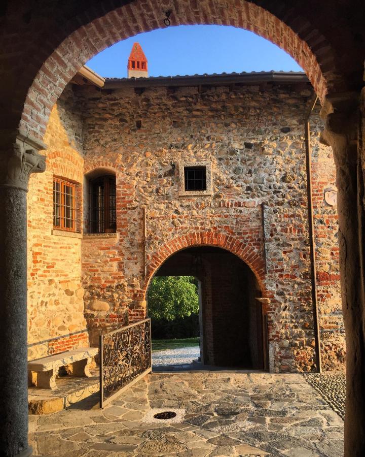 Castello Di Cernusco Lombardone Panzió Kültér fotó
