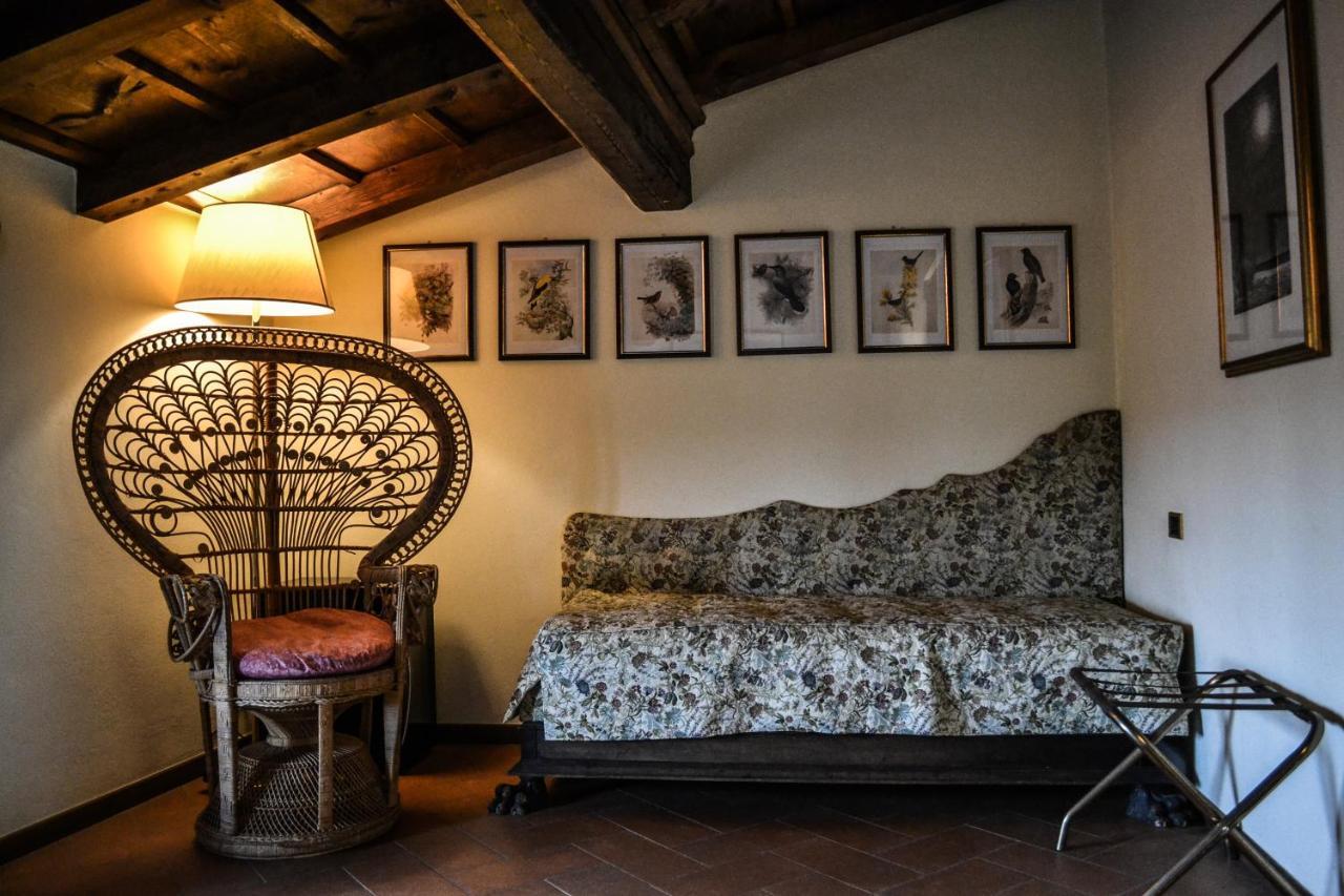 Castello Di Cernusco Lombardone Panzió Kültér fotó