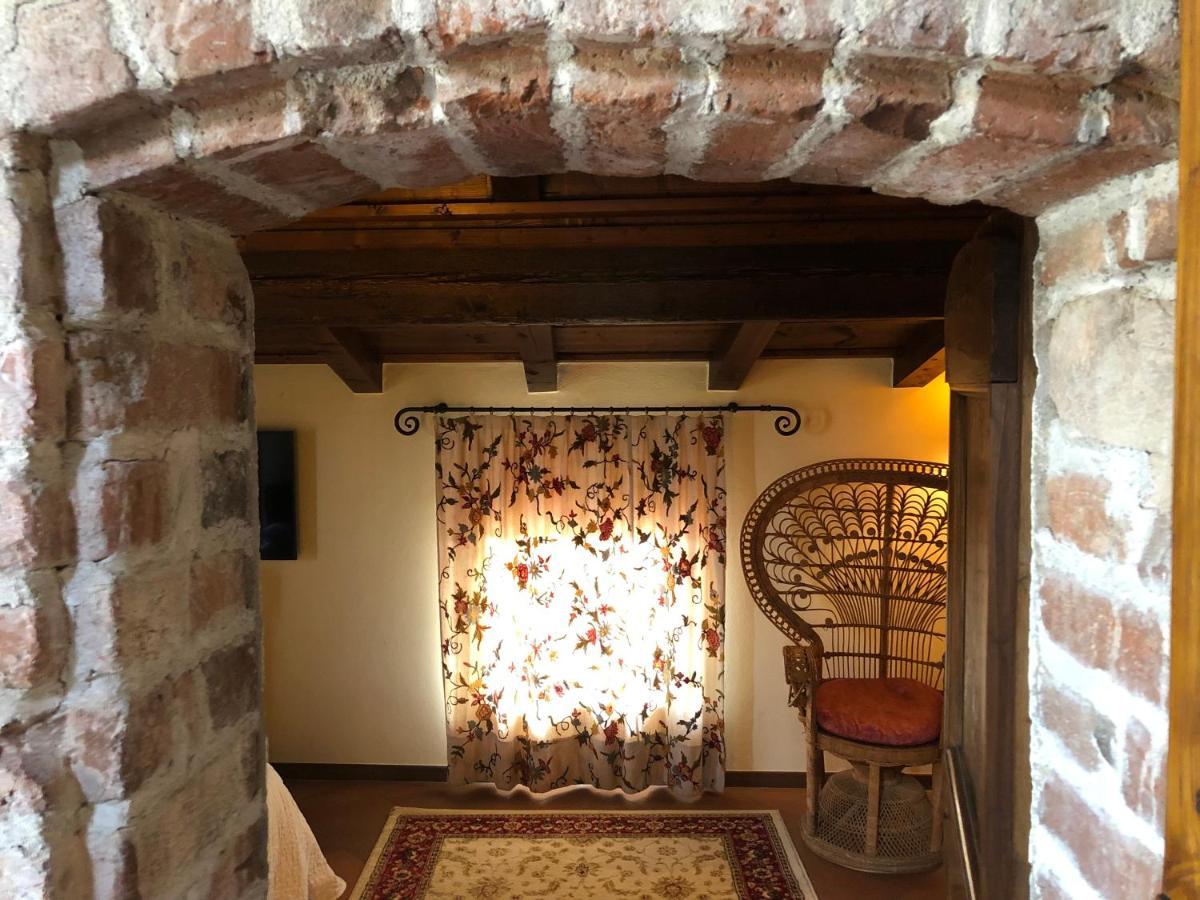 Castello Di Cernusco Lombardone Panzió Kültér fotó