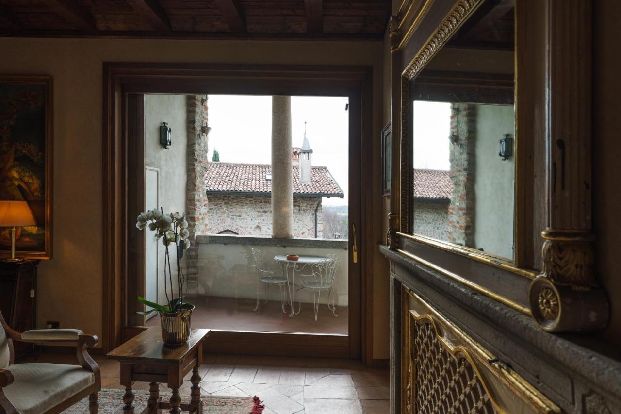 Castello Di Cernusco Lombardone Panzió Kültér fotó