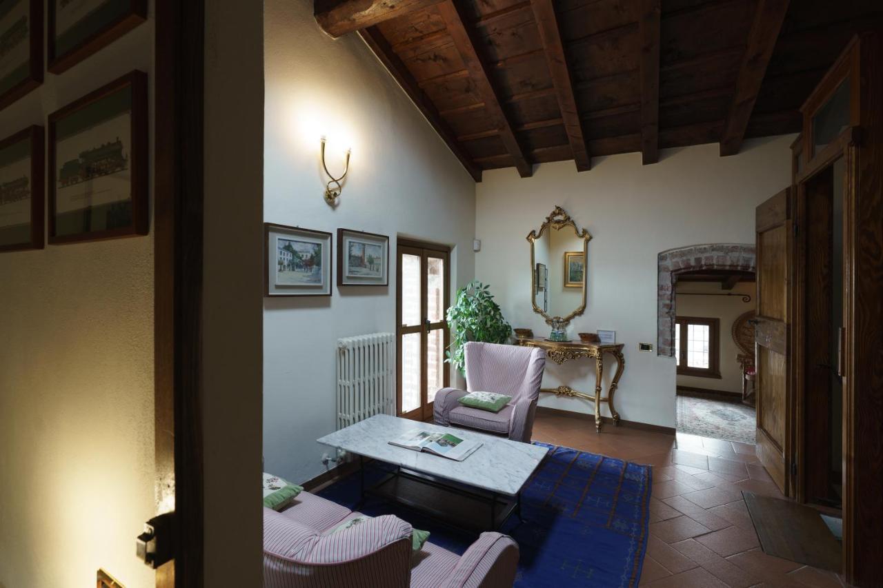 Castello Di Cernusco Lombardone Panzió Kültér fotó