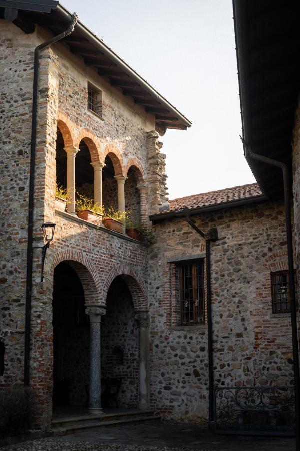 Castello Di Cernusco Lombardone Panzió Kültér fotó