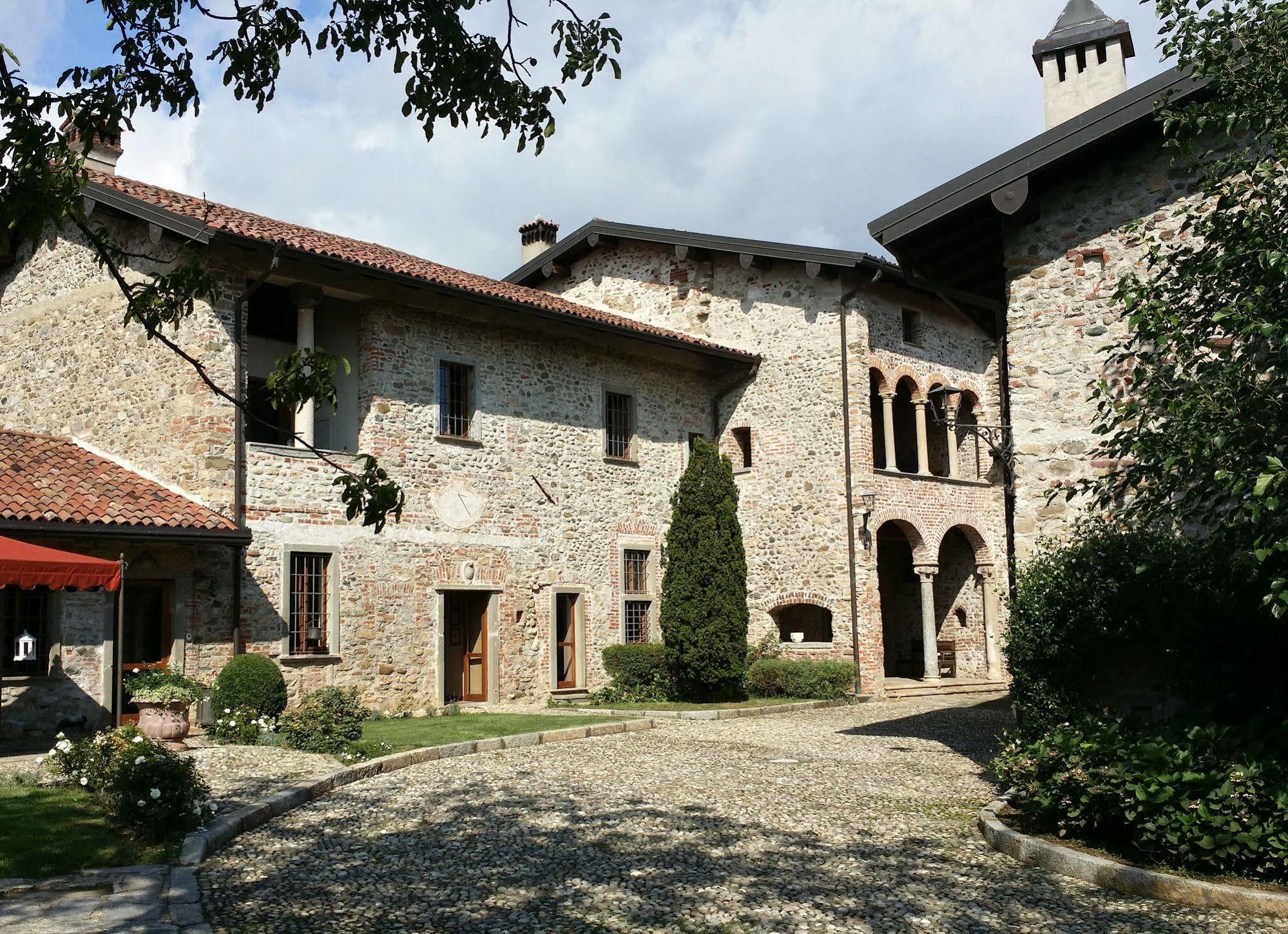 Castello Di Cernusco Lombardone Panzió Kültér fotó