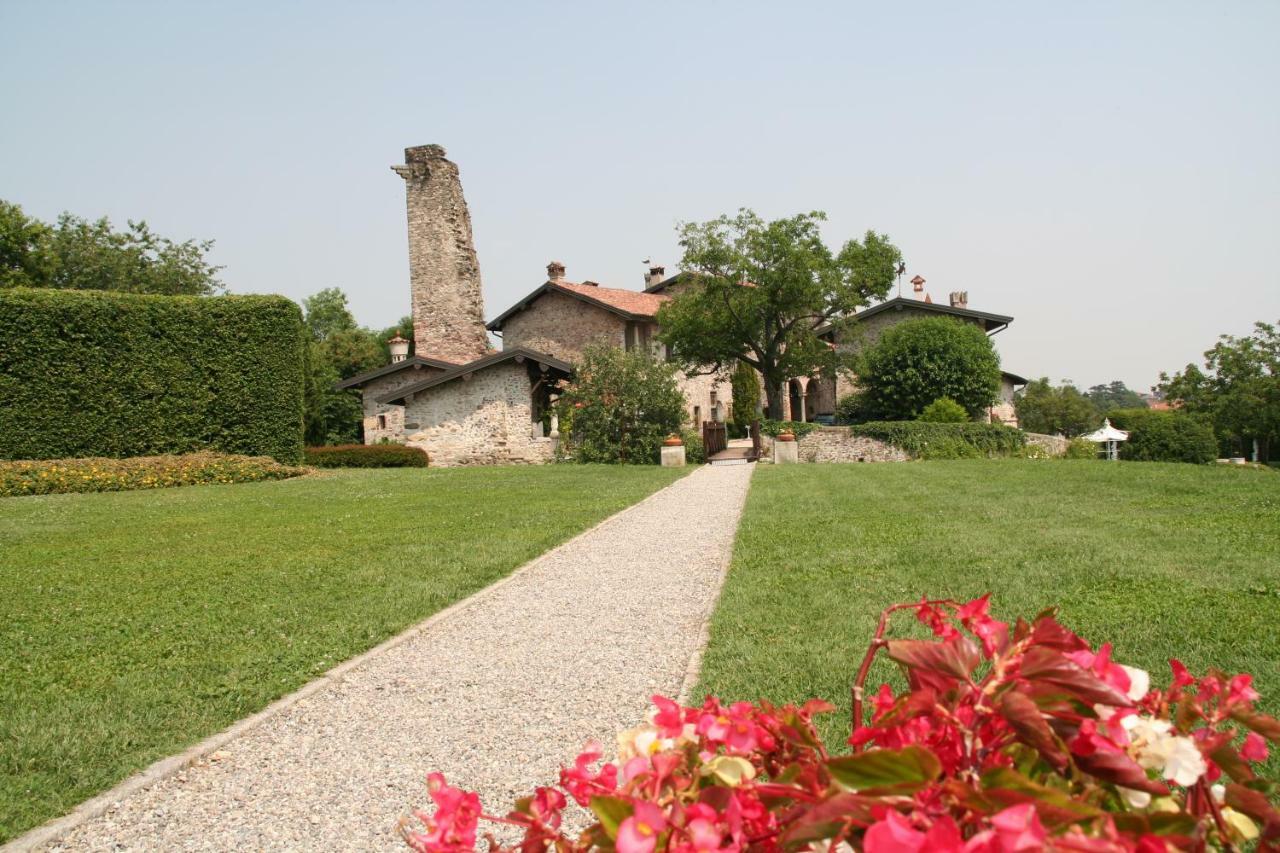 Castello Di Cernusco Lombardone Panzió Kültér fotó