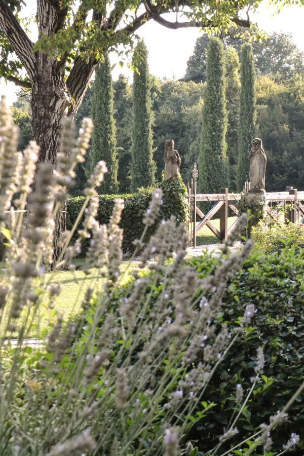 Castello Di Cernusco Lombardone Panzió Kültér fotó